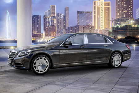 Voiture de location Mercedes-Maybach avec chauffeur à Bakou à bas prix