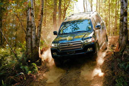 Прокат и аренда Toyota Land Cruiser 200 2017 в Баку по низким ценам Прокат и аренда Toyota Land Cruiser 200 2017 в Баку по низким ценам